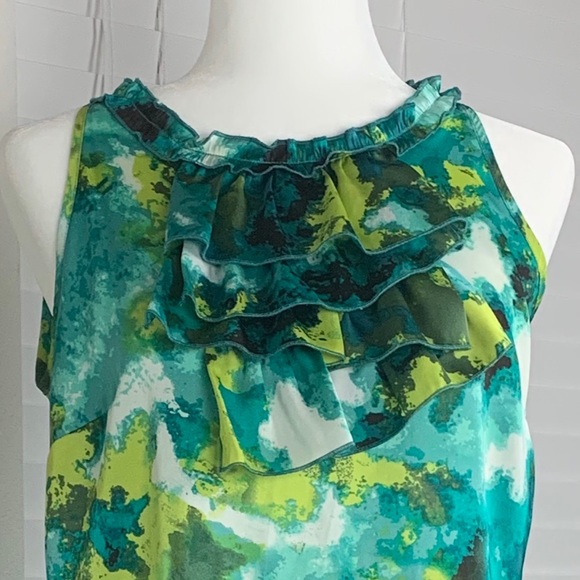 Beautiful shade of green top - Picture 2 of 4